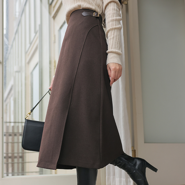 Side Leather Buckle Point Long Skirt