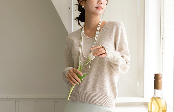 Standard Fit Cashmere V-neck Knit