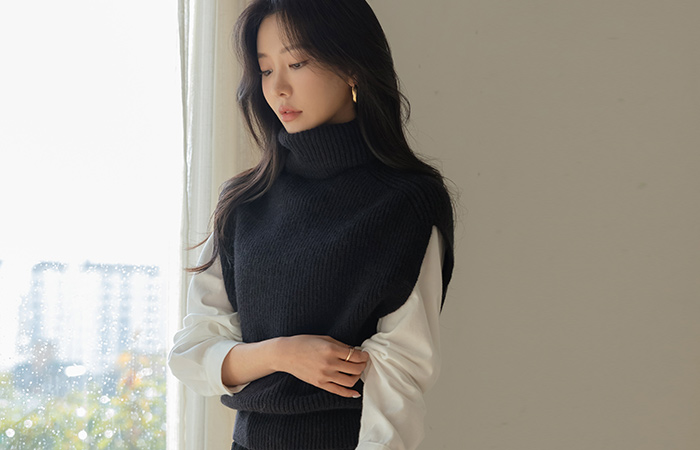 layered Turtleneck Knit