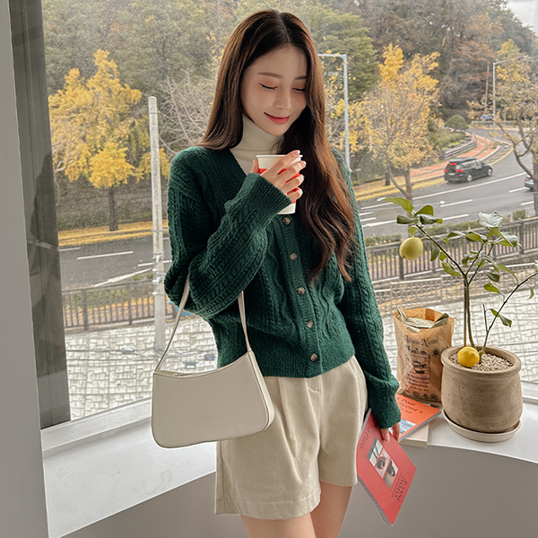 Deep-Color V-neck Cable Knit Cardigan
