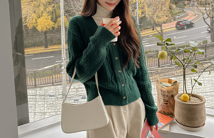 Deep-Color V-neck Cable Knit Cardigan