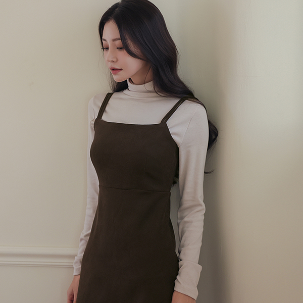 Warm Shirring Detail High-Neck Span T-shirt