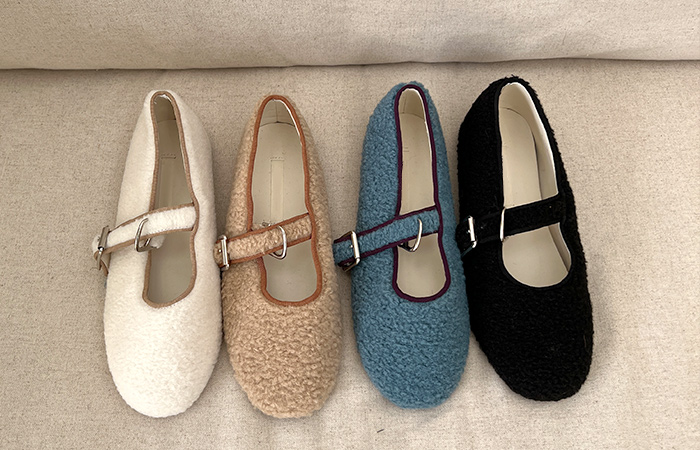 Buckle Point Round-Front Flat Shoes