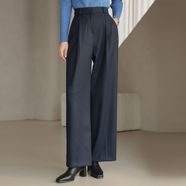 Matte overfit Wide Pintuck Fleece Slacks