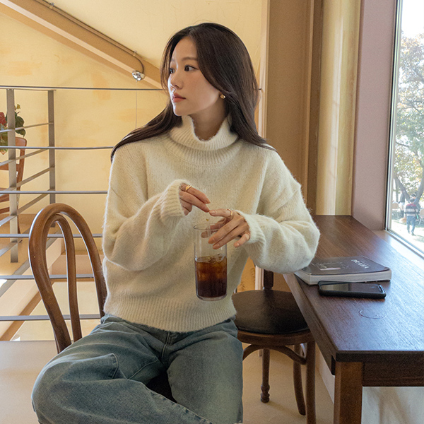 Deep Cozy Wool Turtleneck Knit