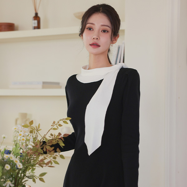 Color Combination Scarf-Neck Flared Long Knit Dress