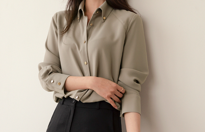 Collar Gold Button Point Blouse