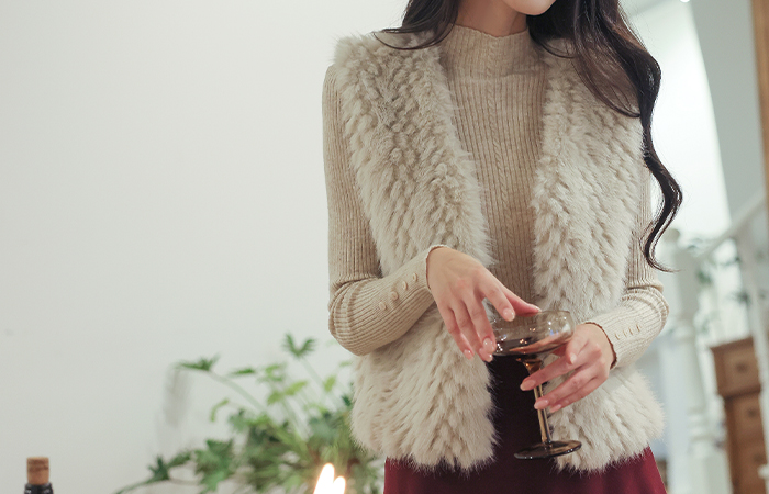 Mood ECO-Fur V-neck Vest