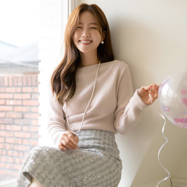 fluffy Creamy Color Lip-Neck Shirring T-shirt