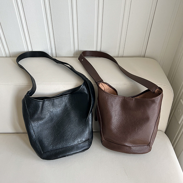 Daily large Cylinder Shoulder Bag