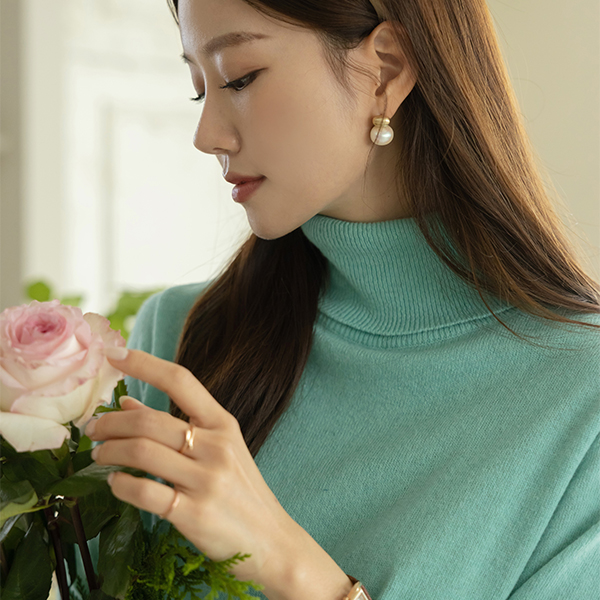 Memory Color raccoon&메리노울 Simple Turtleneck Knit