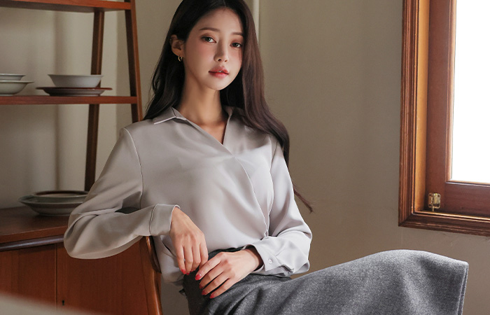 Simple Half-Open Polo Blouse