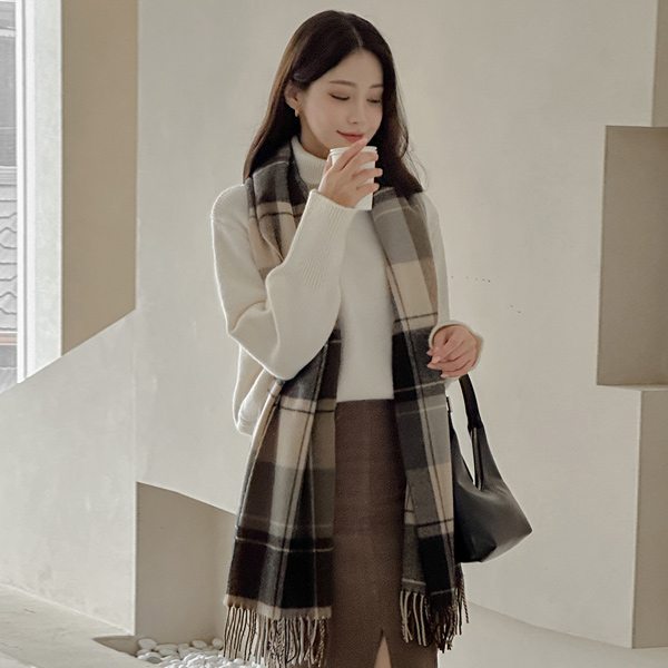 Daily Check Fringe Muffler