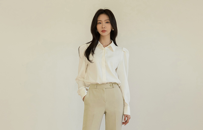 Tower Pearl Button Puff Shoulder Blouse