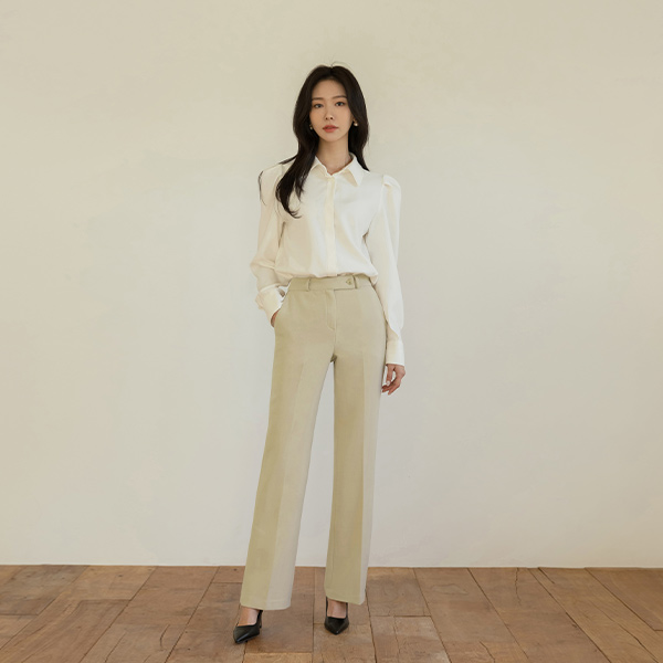 Tower Pearl Button Puff Shoulder Blouse