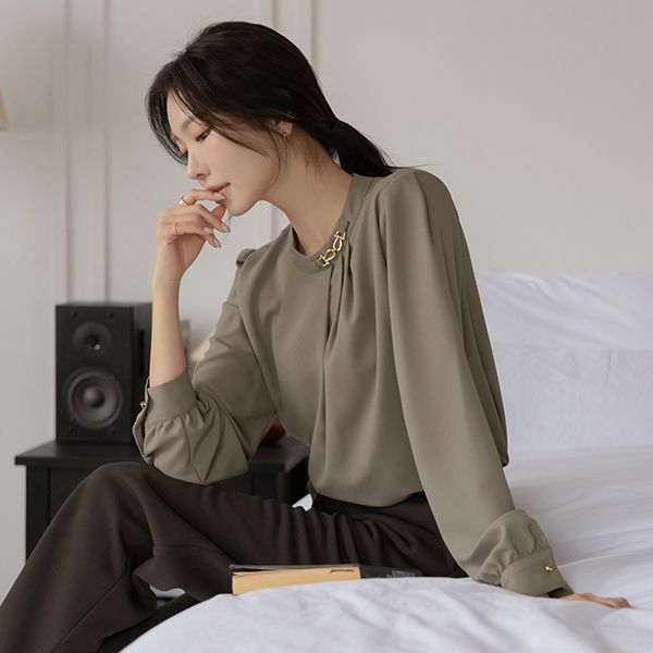 에버 Chain Pintuck Blouse