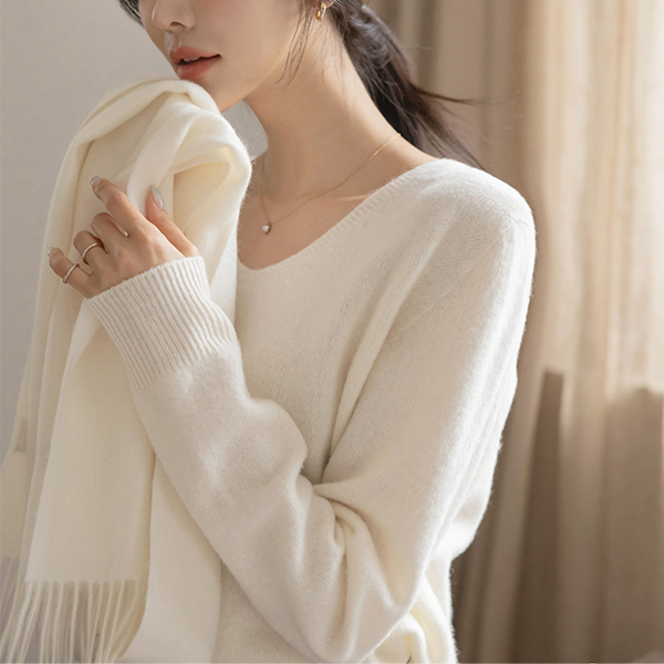 ODE Cozy Wool 100% V-neck Knit