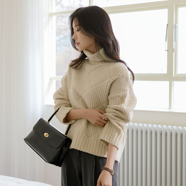 Diamond Woven loose fit Wool Turtleneck Knit