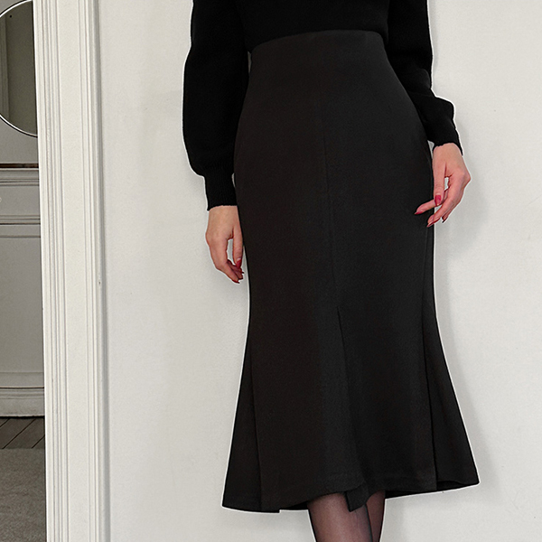 Winter Hems Slit Mermaid Skirt (napping lining)