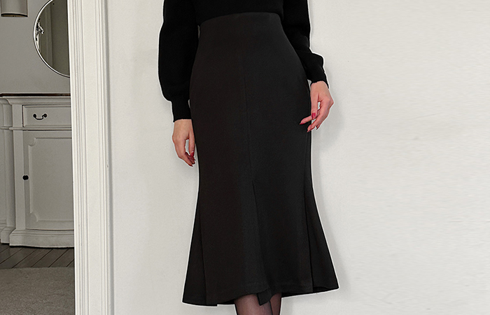Winter Hems Slit Mermaid Skirt (napping lining)