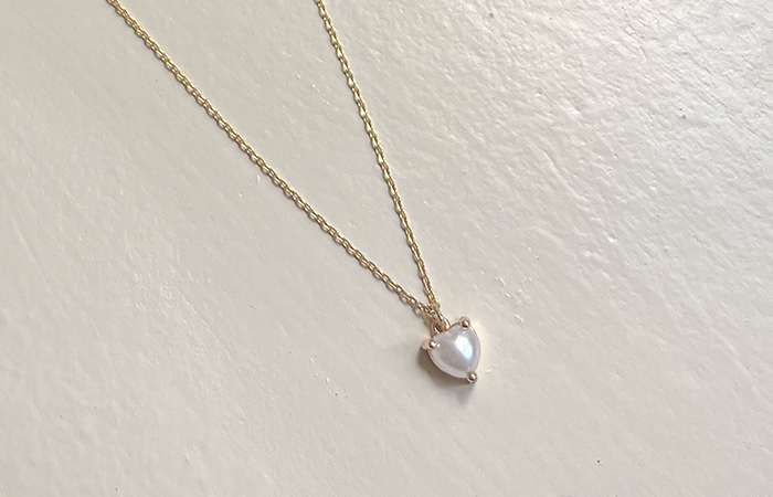 Simple Gold Line Pearl Necklace