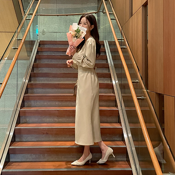 Mine Shirring V-neck Back Ribbon Span Mermaid Dress