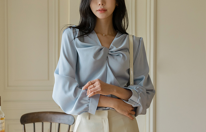 Glam Shirring Knot Point Glossy Blouse