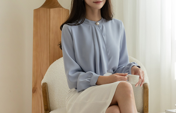 훌 Scarf-Neck Pearl Button Blouse