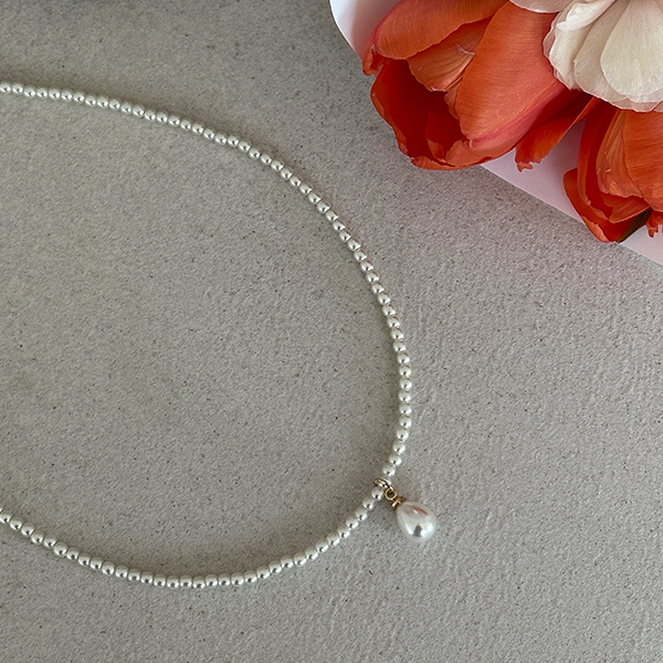 Water drop Point Pearl Necklace