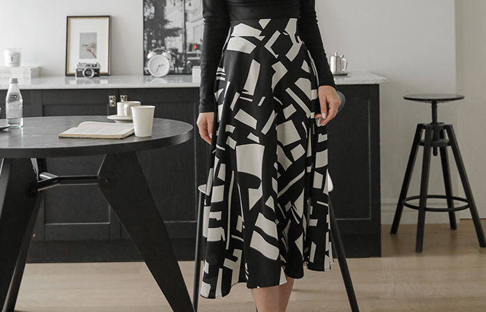 Modern Color Combination Point Flared Long Skirt