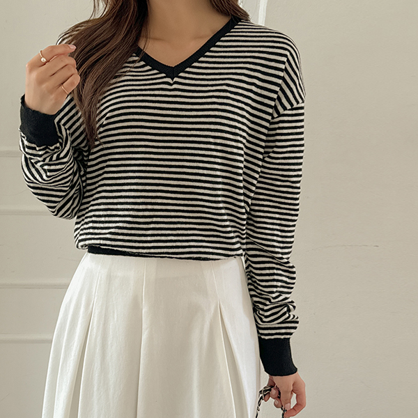 Daily 원픽 Stripe V-neck Knit