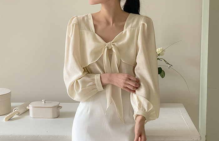 Romantic Heart Neck Ribbon Blouse