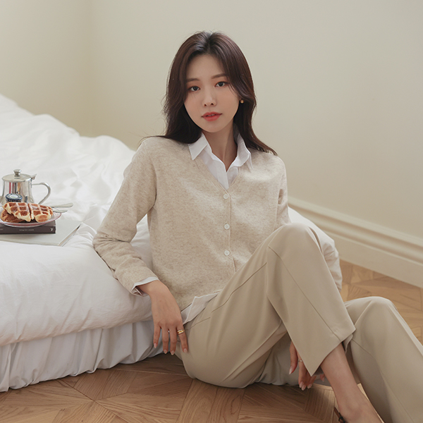 Color Point Daily V-neck Wool Cardigan