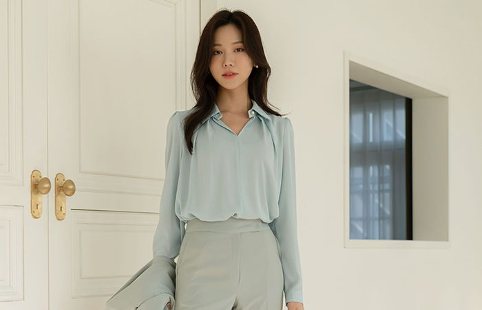 Flowy Pearl 홀 Neckline Blouse