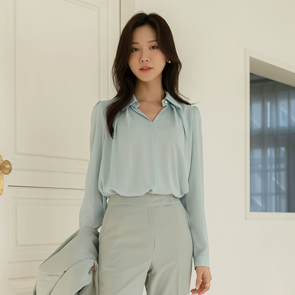 Flowy Pearl 홀 Neckline Blouse