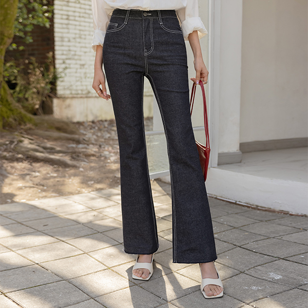 이염 NO! CHIC Greige Denim Boot-Cut Pants