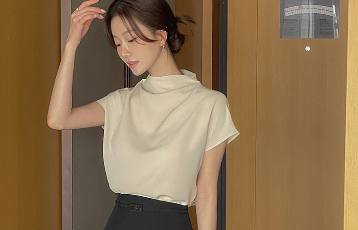 [O:neul] Creamy Half-Neck Elegance Cap-Sleeves Blouse