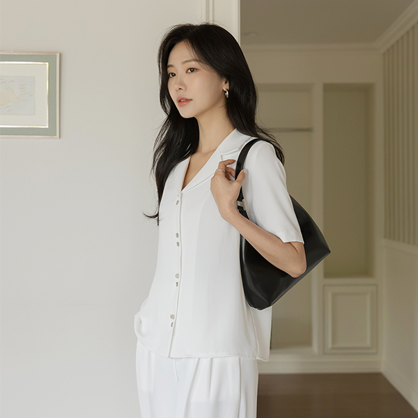 밀러 Double Button Point Collar Set-up Blouse