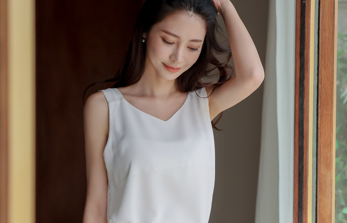 Heart Neck Soft Sleeveless shirts Blouse