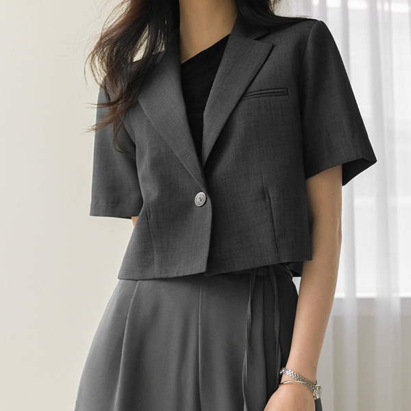 One-Button Chic Summer Crop Jacket