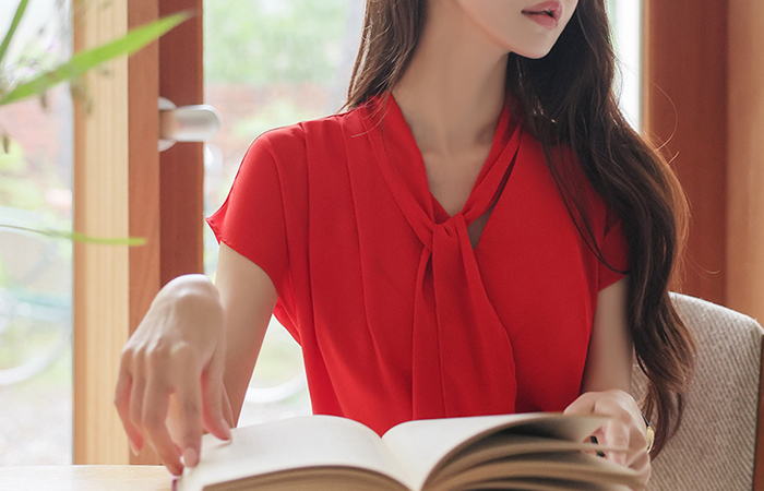 Cap-Sleeves Shoulder Pintuck Tie Blouse