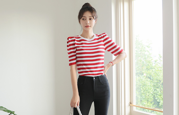 Edge Shoulder Stripe Knit T-shirt