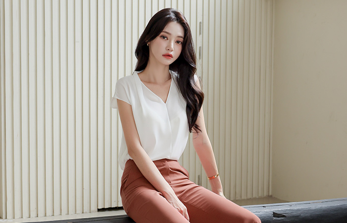 Pintuck V-neck Cap-Sleeves Blouse