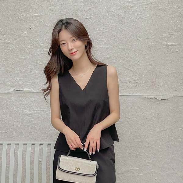 Butter V Sleeveless shirts Set-up Blouse