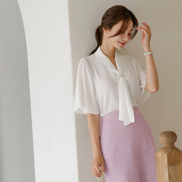 Soft Wing Sleeves Gold Chain Tie Blouse