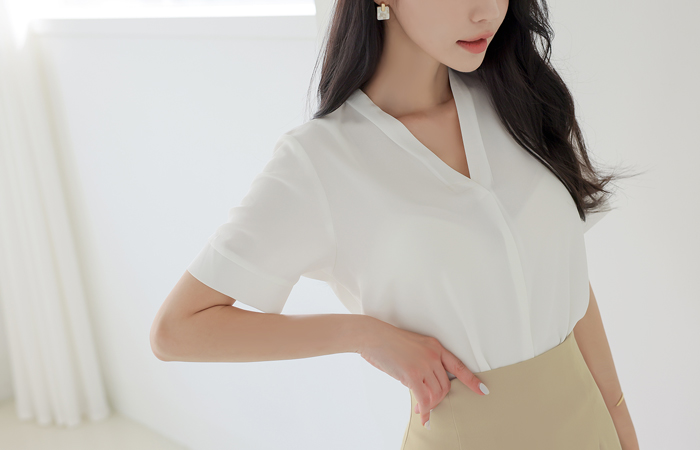 Simple V-neck Pintuck Blouse(summer)