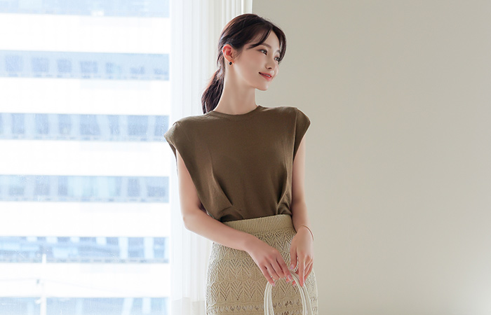 Volume Pintuck Shoulder Pad Knit