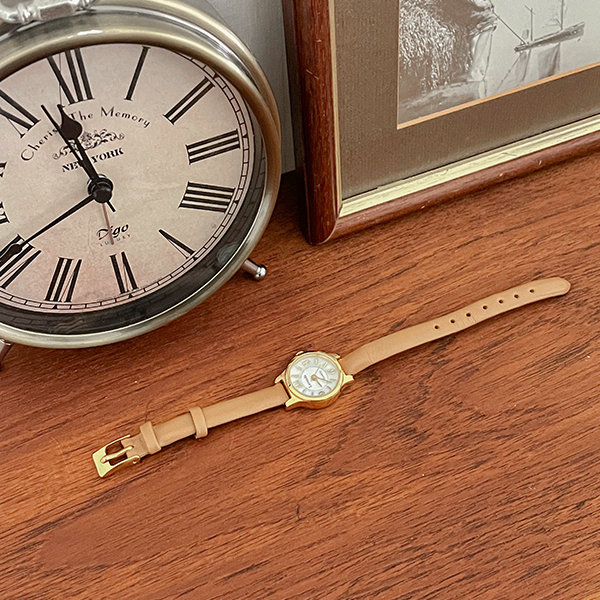 Gold Rounding Cowhide 손목 Clock