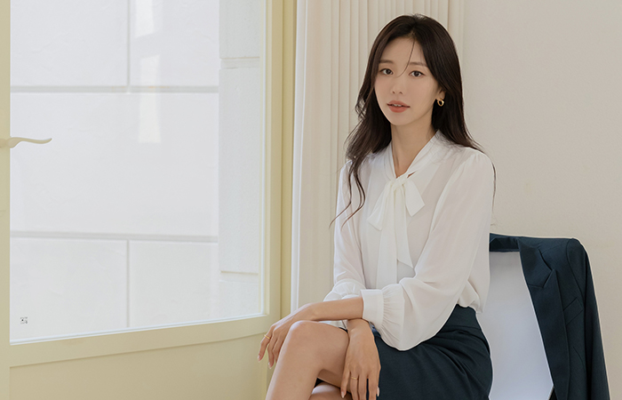 밀란 Shirring Tie Blouse