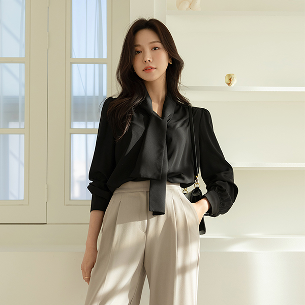 Edge Tie Shoulder Shirring Blouse